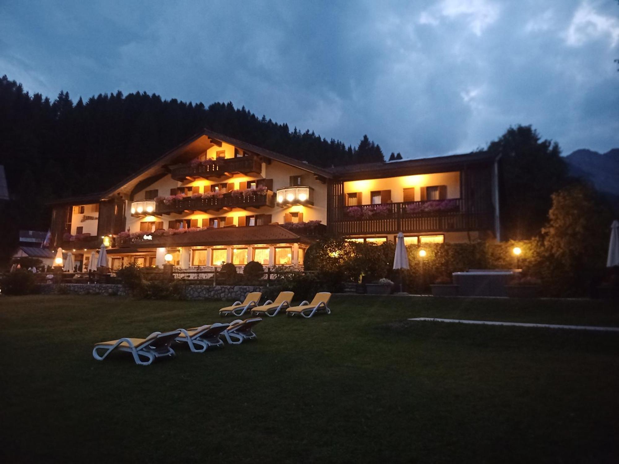 Park Hotel Arnica Falcade Exterior photo