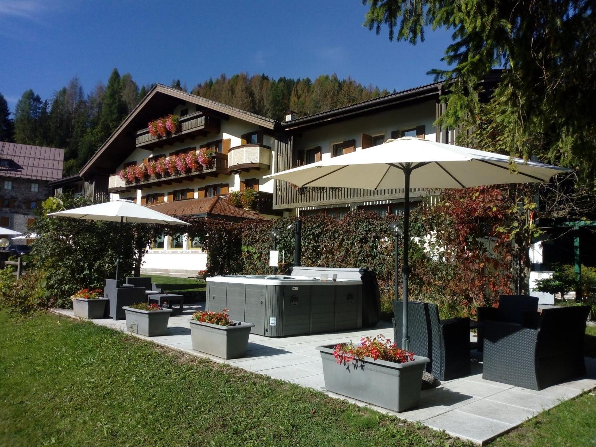 Park Hotel Arnica Falcade Exterior photo